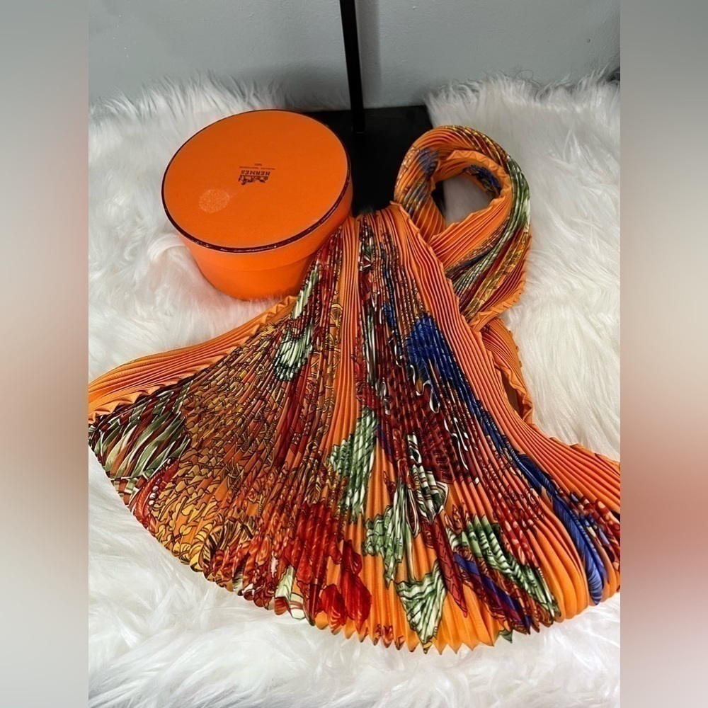HERMES chapeau Carre 90 Multicolor Silk - Picture 12 of 17